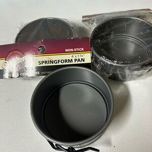 3 Wilton Mini Nonstick Springform Baking Pans